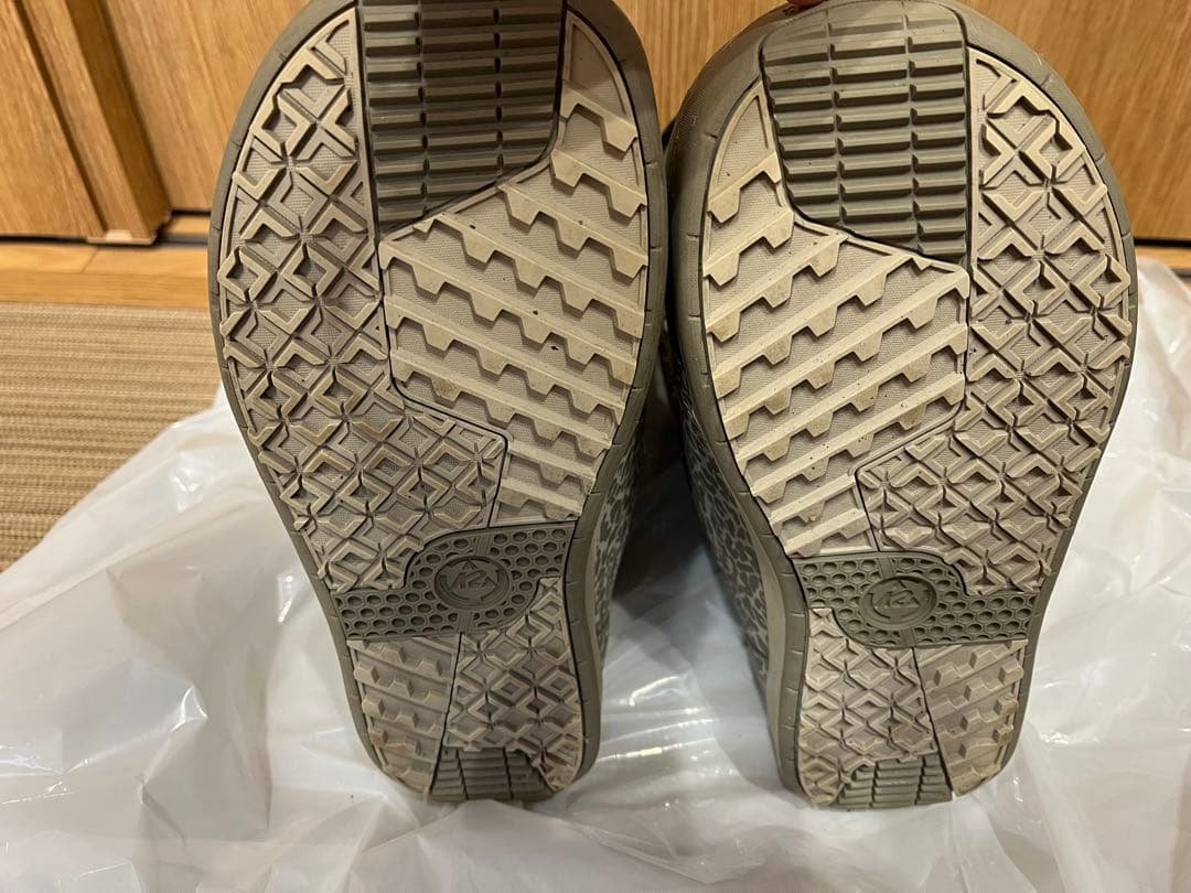 ケーツー　女性用スノーボードブーツ グレー/レオパード柄