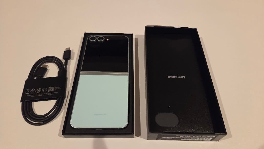 Samsung Galaxy Z Flip6 ミント