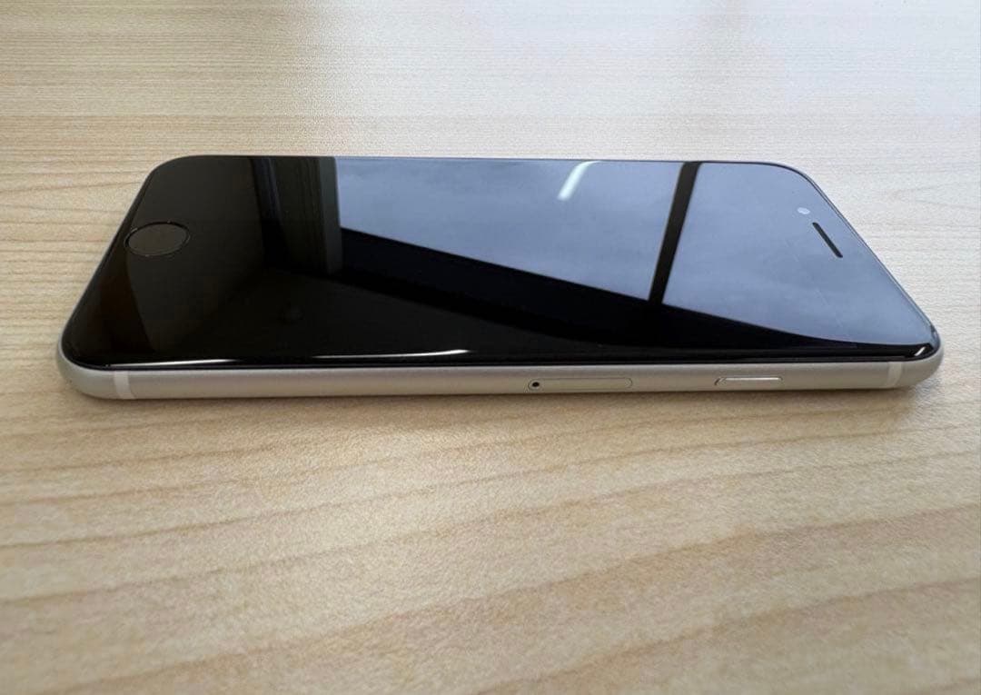 iPhone SE2世代目　64GB SIMフリー