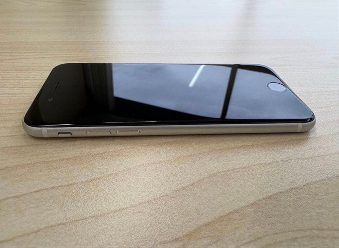 iPhone SE2世代目　64GB SIMフリー