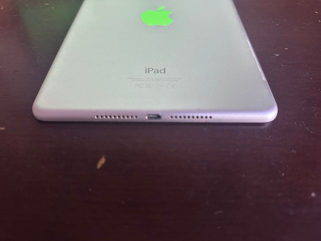 Apple iPad mini 4 128GB シルバー 本体