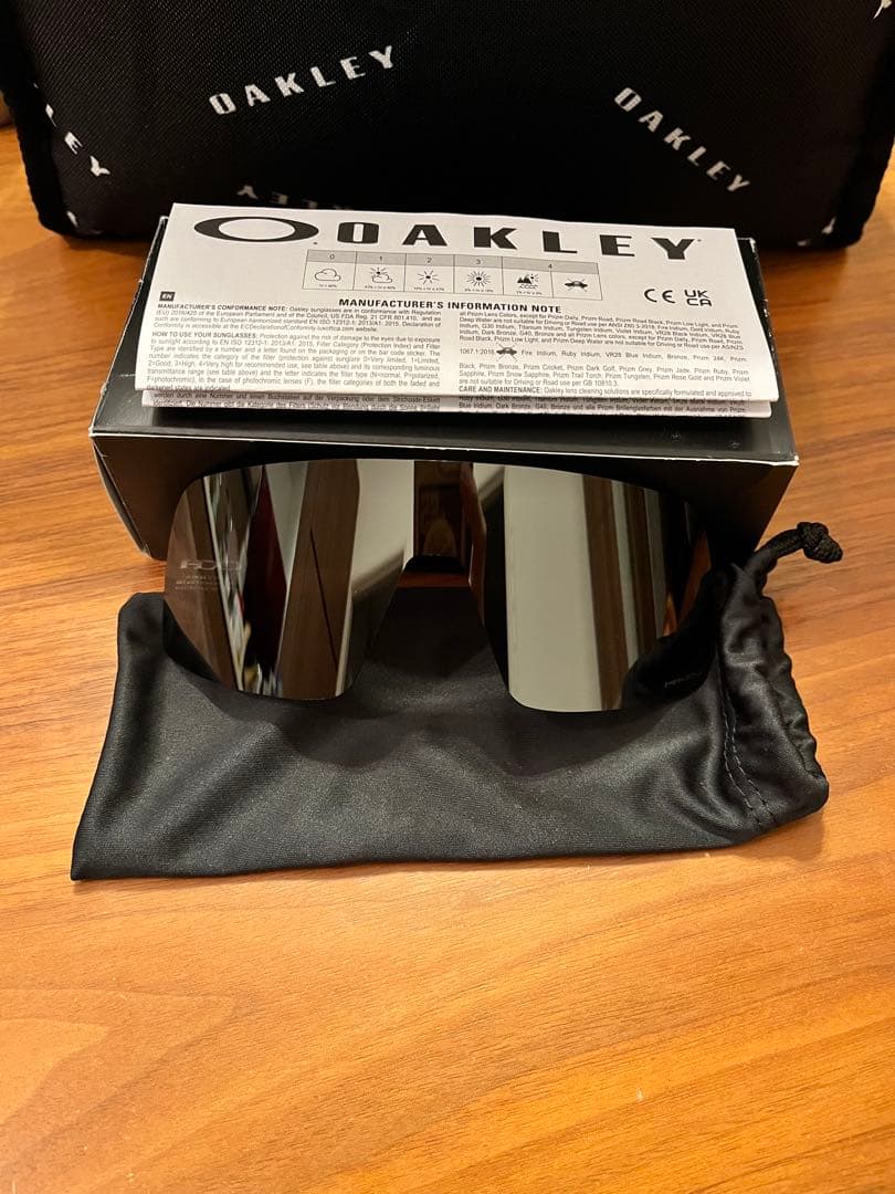 【未使用】オークリー スートロ レッドレンズ＋交換用レンズ付／付属品完備