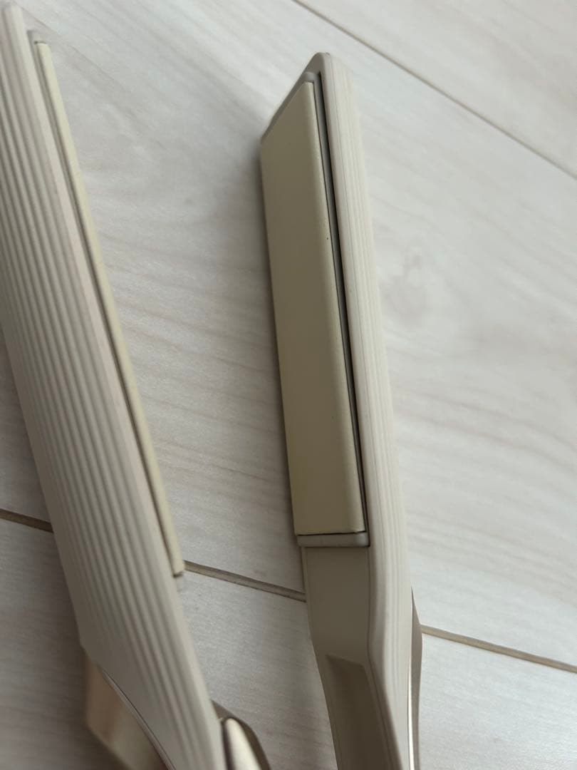 リファ　ストレートアイロンアイボリー