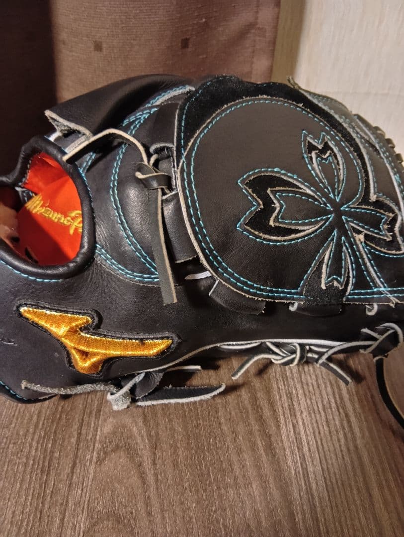 ミズノプロ硬式投手用グローブ 芳賀