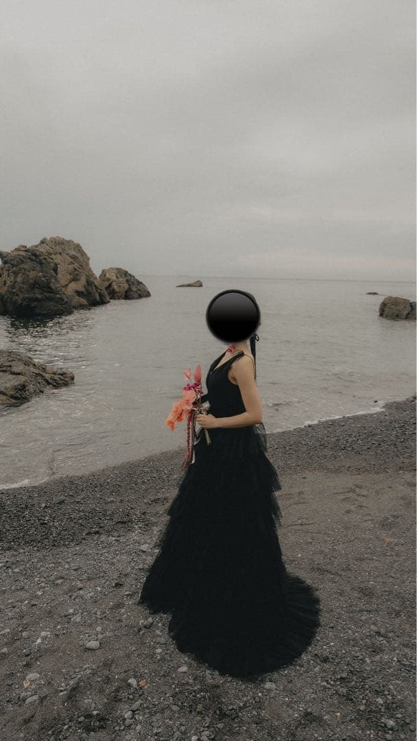 黒フリルウェディングドレス