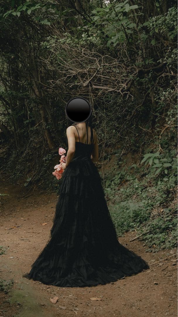 黒フリルウェディングドレス