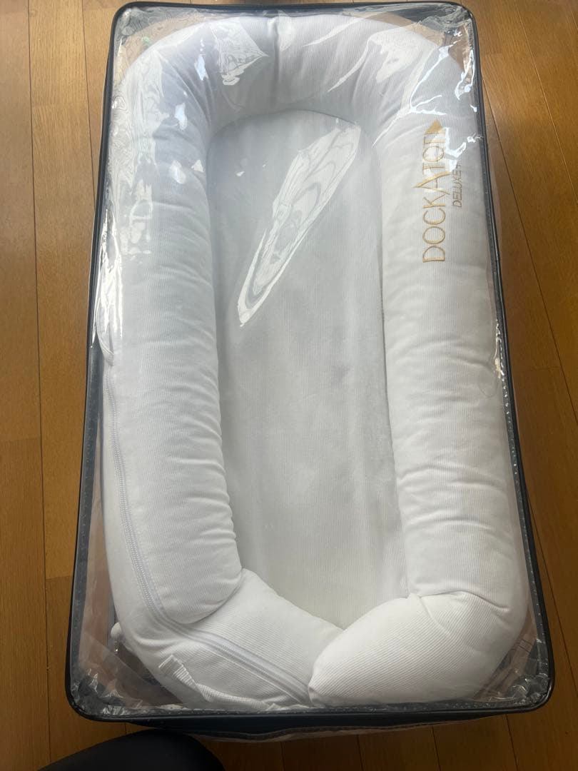 DockATot + deluxe ベビーベッド ホワイト