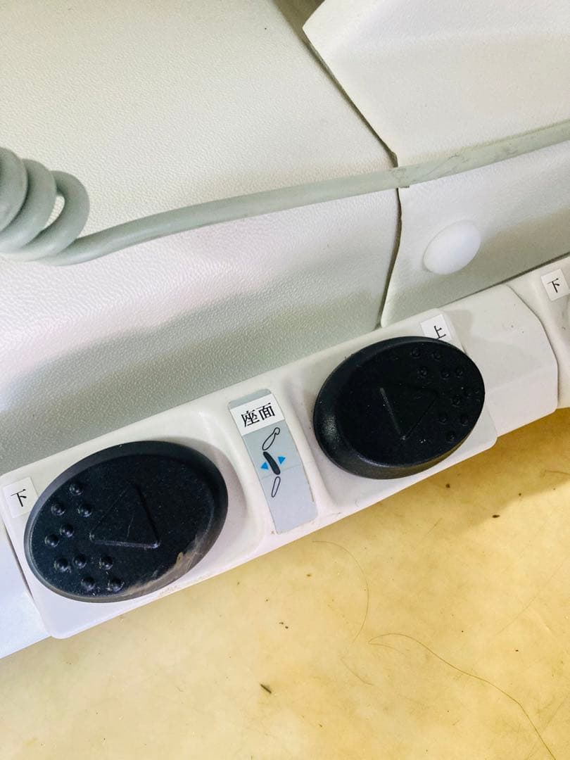 専用 電動フェイシャルベッド（ヒーター付き）First Class ホワイト色