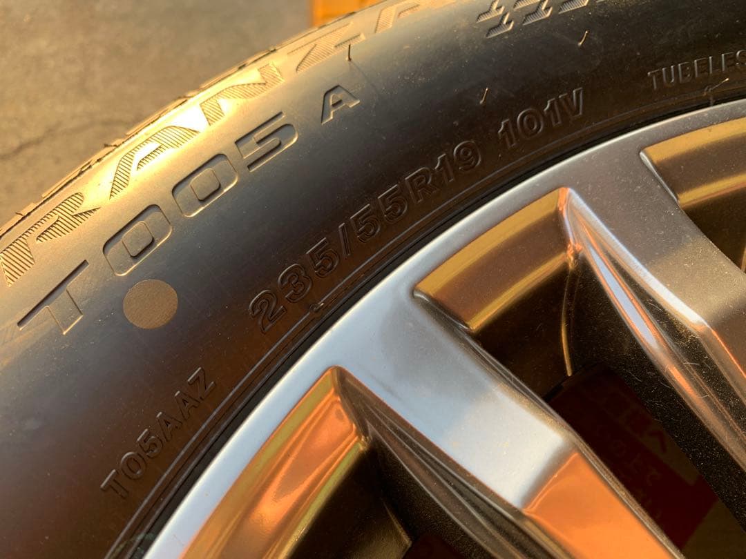 新車外し　トヨタ・新型クラウンセダン　純正19インチタイヤ　ホイール　セット