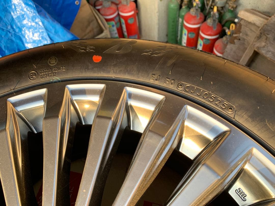 新車外し　トヨタ・新型クラウンセダン　純正19インチタイヤ　ホイール　セット