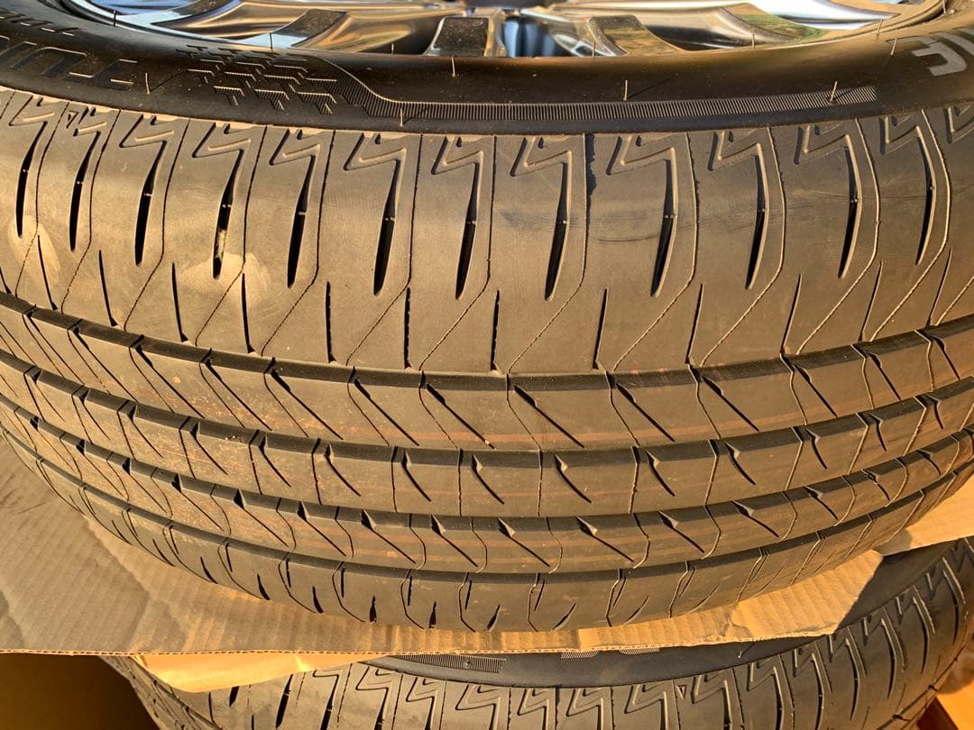 新車外し　トヨタ・新型クラウンセダン　純正19インチタイヤ　ホイール　セット