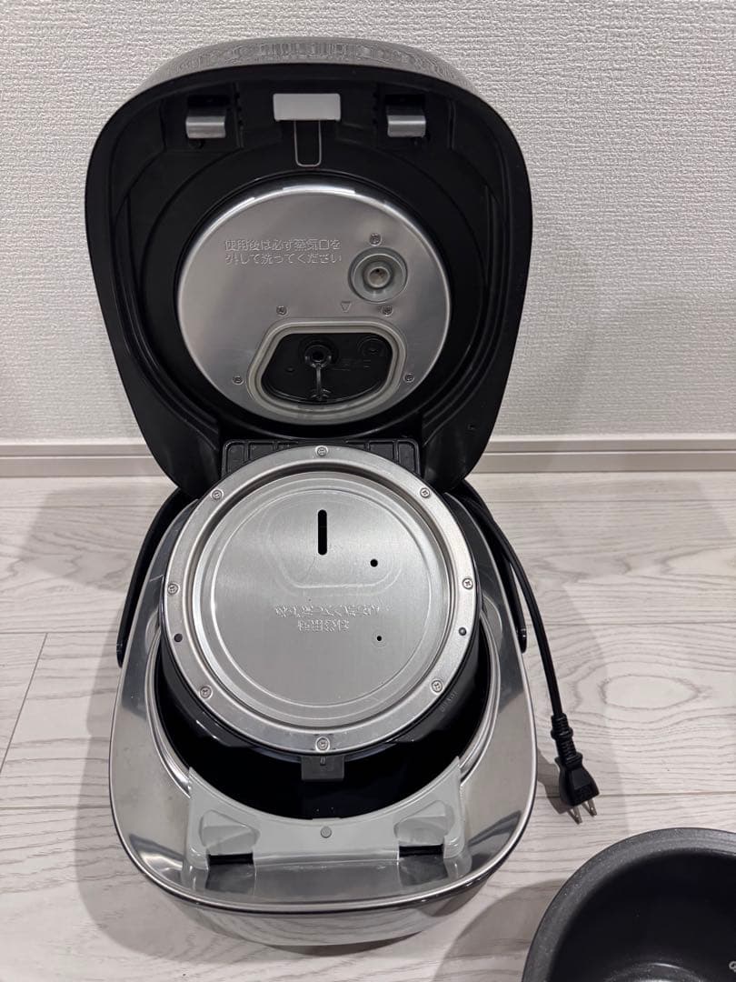 TOSHIBA RC-10VSV 炎匠炊き グランブラック （ジャンク品）