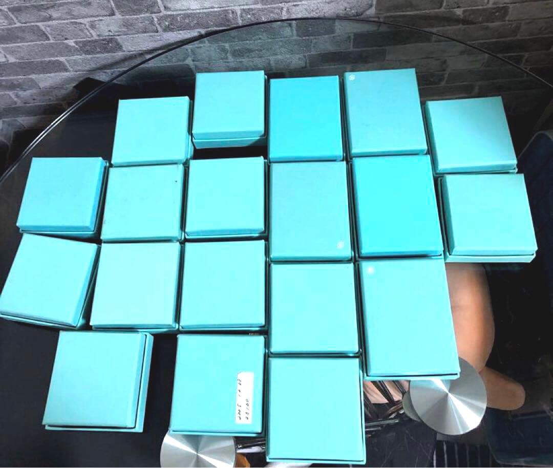 ESSENTIALS 様　ティファニー　ネックレス等アクセサリー箱　箱のみ