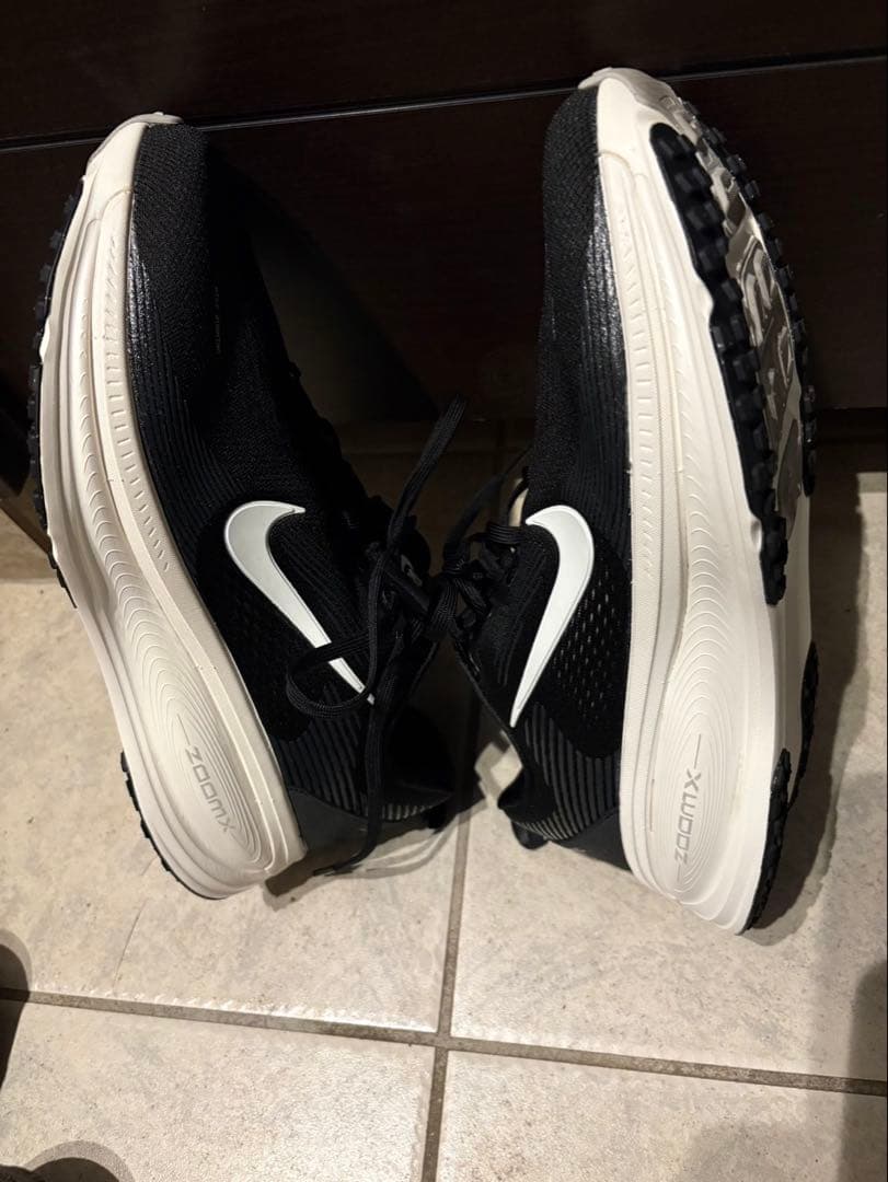 ナイキ　ボメロ18ワイド　27.0cm