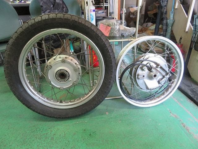 SR400ホイール前後