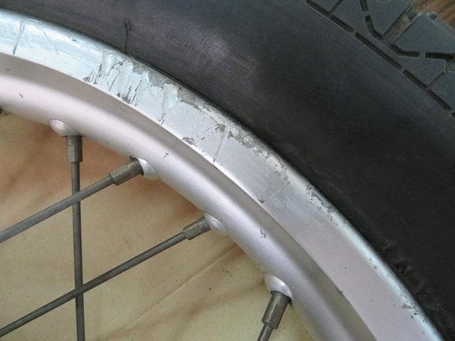 SR400ホイール前後