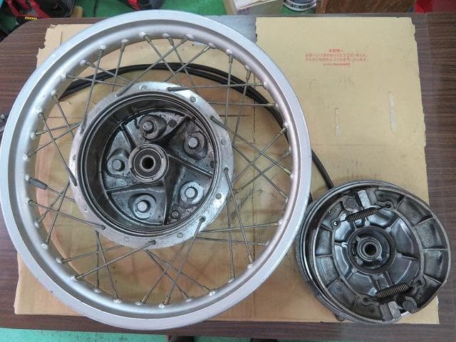 SR400ホイール前後