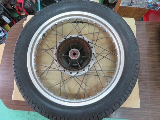 SR400ホイール前後