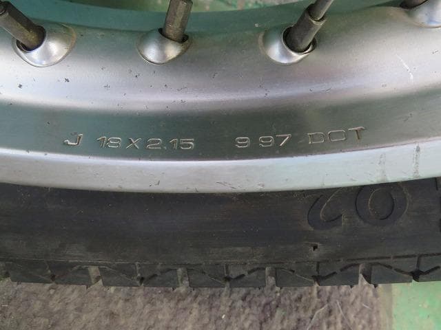 SR400ホイール前後