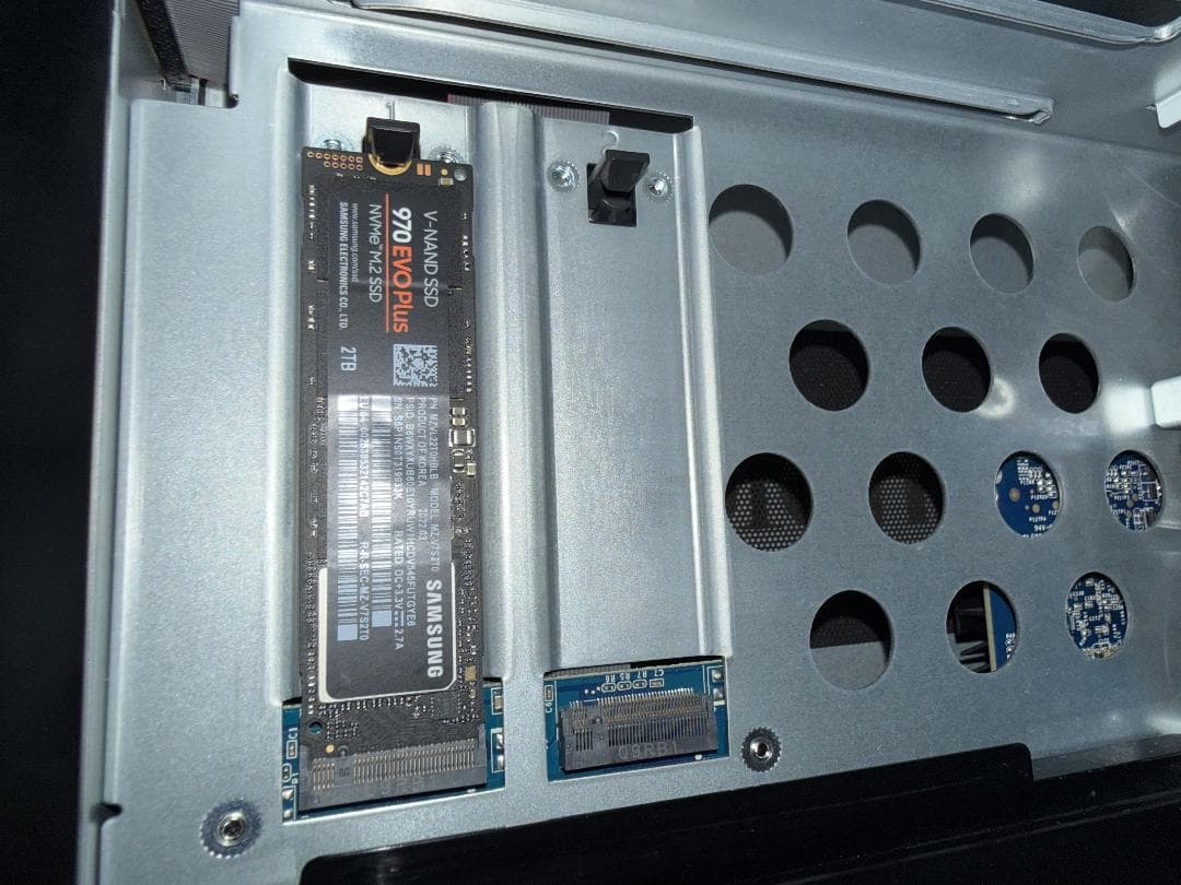 Synology DS1821+ 8ベイ NAS 32GB+10GbE+SSD