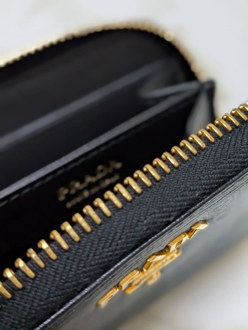 ♡美品♡PRADA♡ケース♡ラウンドファスナー♡ヴィッテロムーブ♡ネロ♡