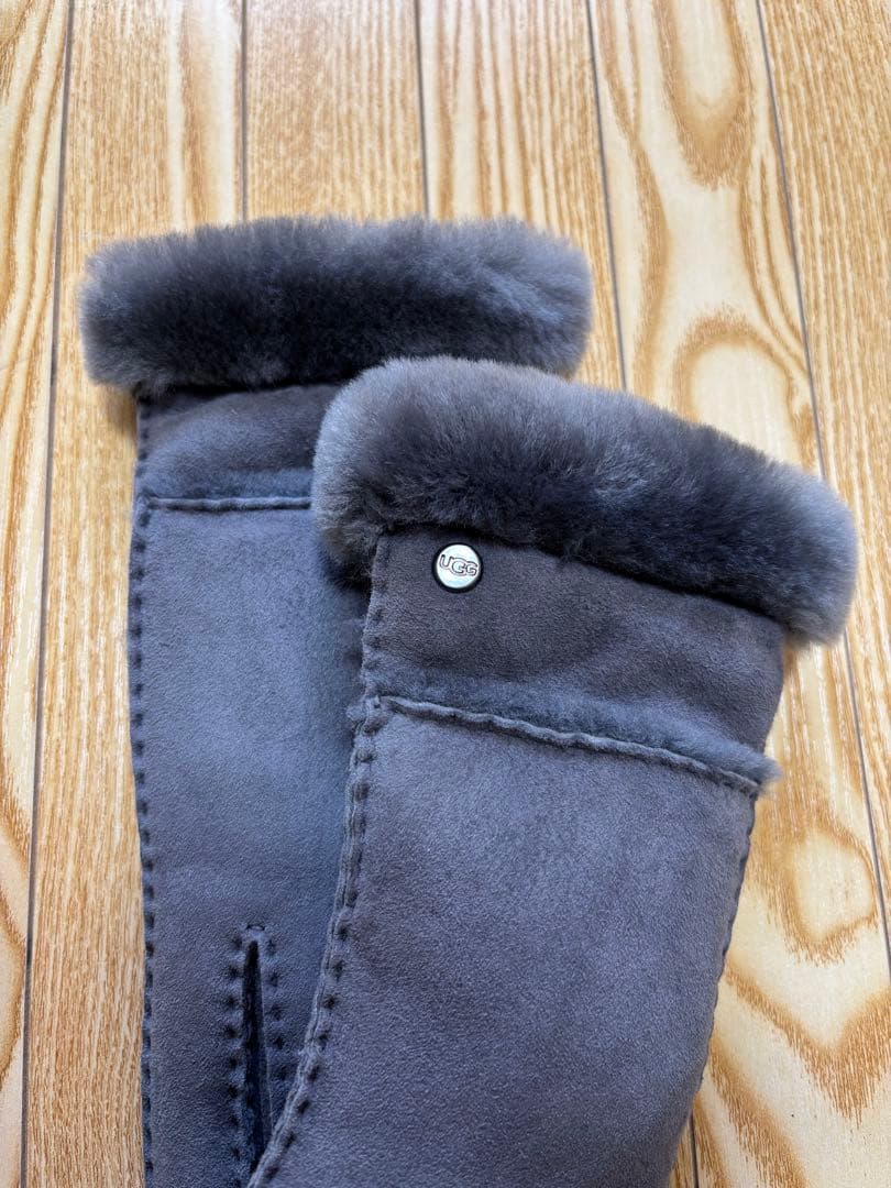 ★極美品★人気カラー♡UGGウィメンズ シームド テック手袋　M