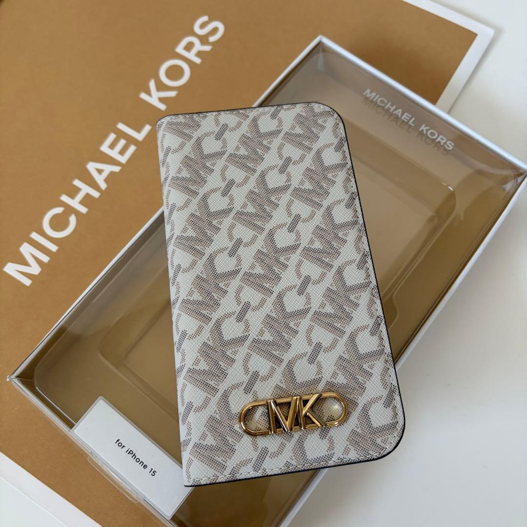 マイケルコース☆新品☆ FOLLIO 手帳型 iPhone 15ケース/バニラ