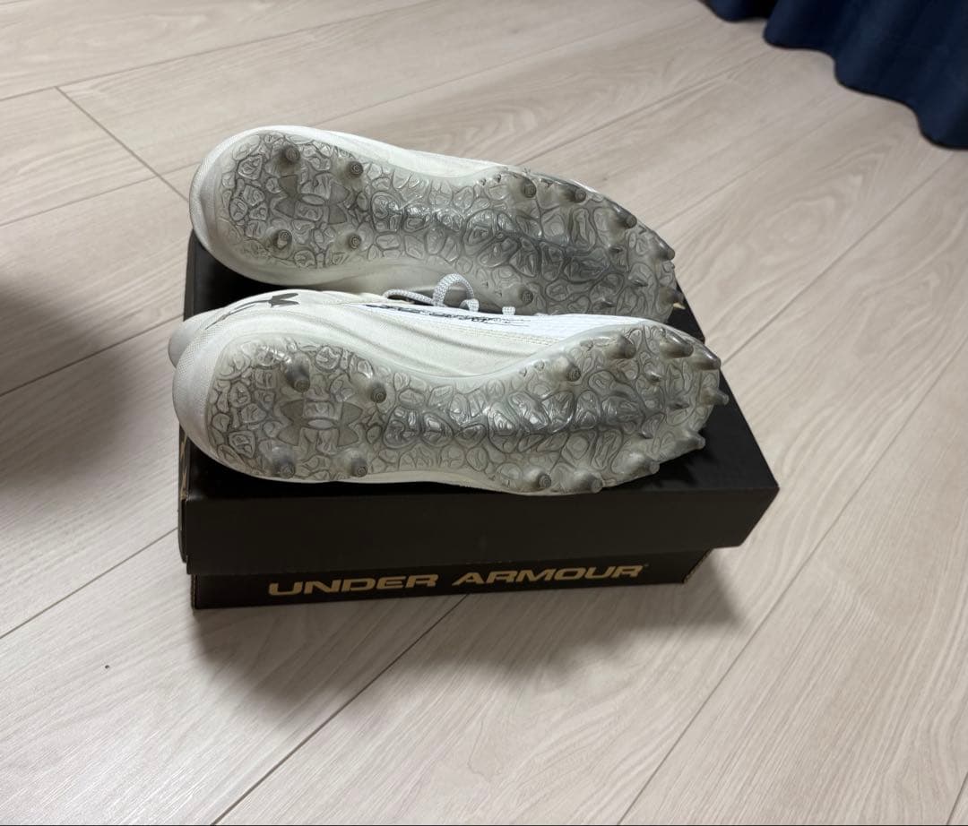 Under Armour スパイクシューズ ホワイト