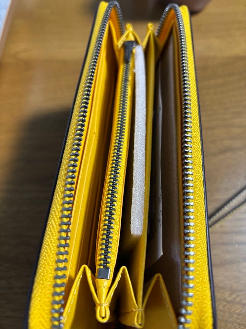 新品未使用　COACH 長財布　シグネチャー　ブラウン×イエロー