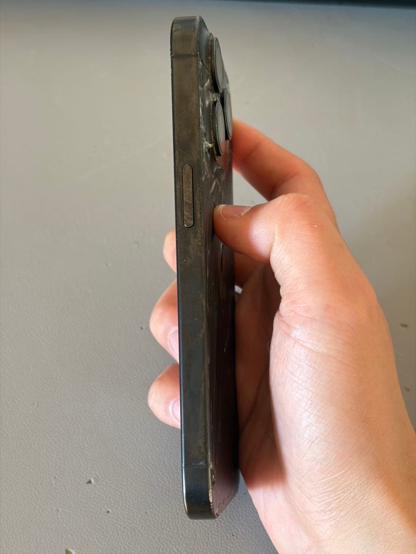 背面割れあり iPhone15 Pro 128GB ブラックチタニウム