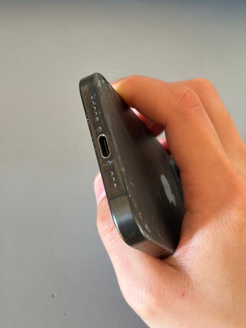 背面割れあり iPhone15 Pro 128GB ブラックチタニウム