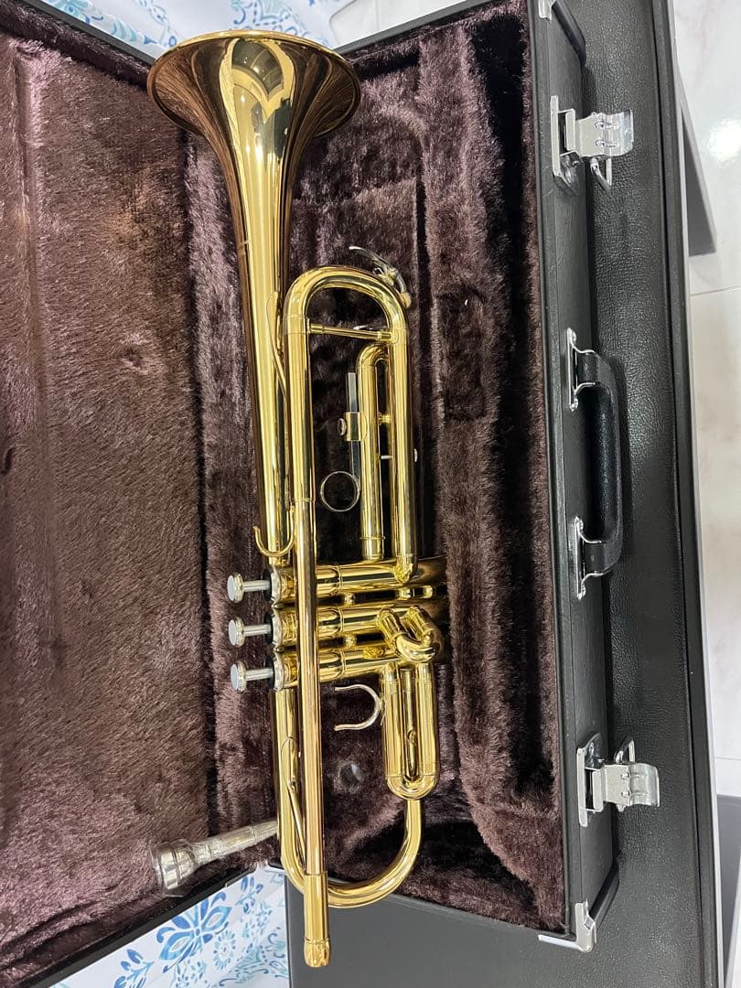 ゴールド トランペット 3バルブ ケース付き