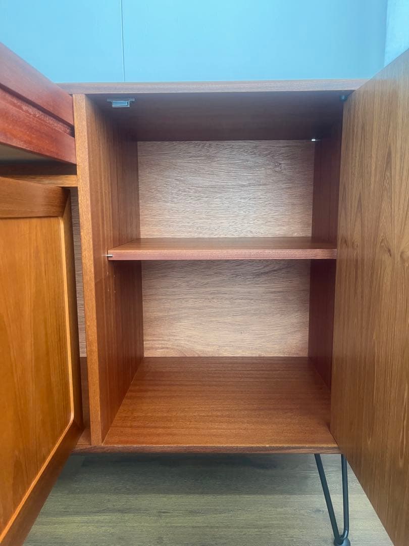 G-plan サイドボード　アイアンレッグ　ミッドセンチュリー木製キャビネット