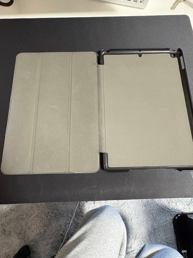 iPad(第9世代)Wi-Fi 64GB 箱 ケース付き　充電器なし