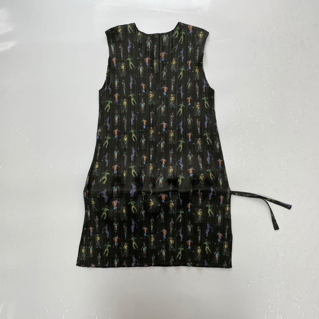 プリーツプリーズ スポーツ柄　ノースリーブチュニック　サイズ4 総柄