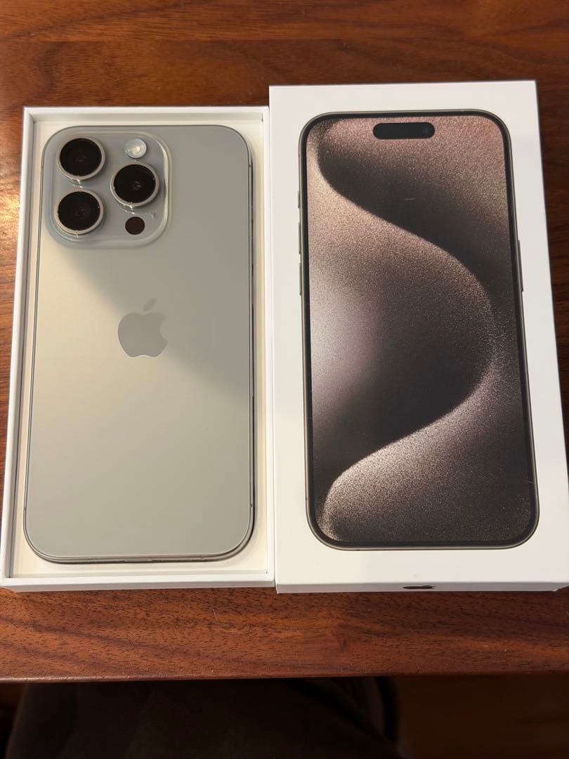 iPhone15 Pro 128GB ナチュラルチタニウム　ケース付き