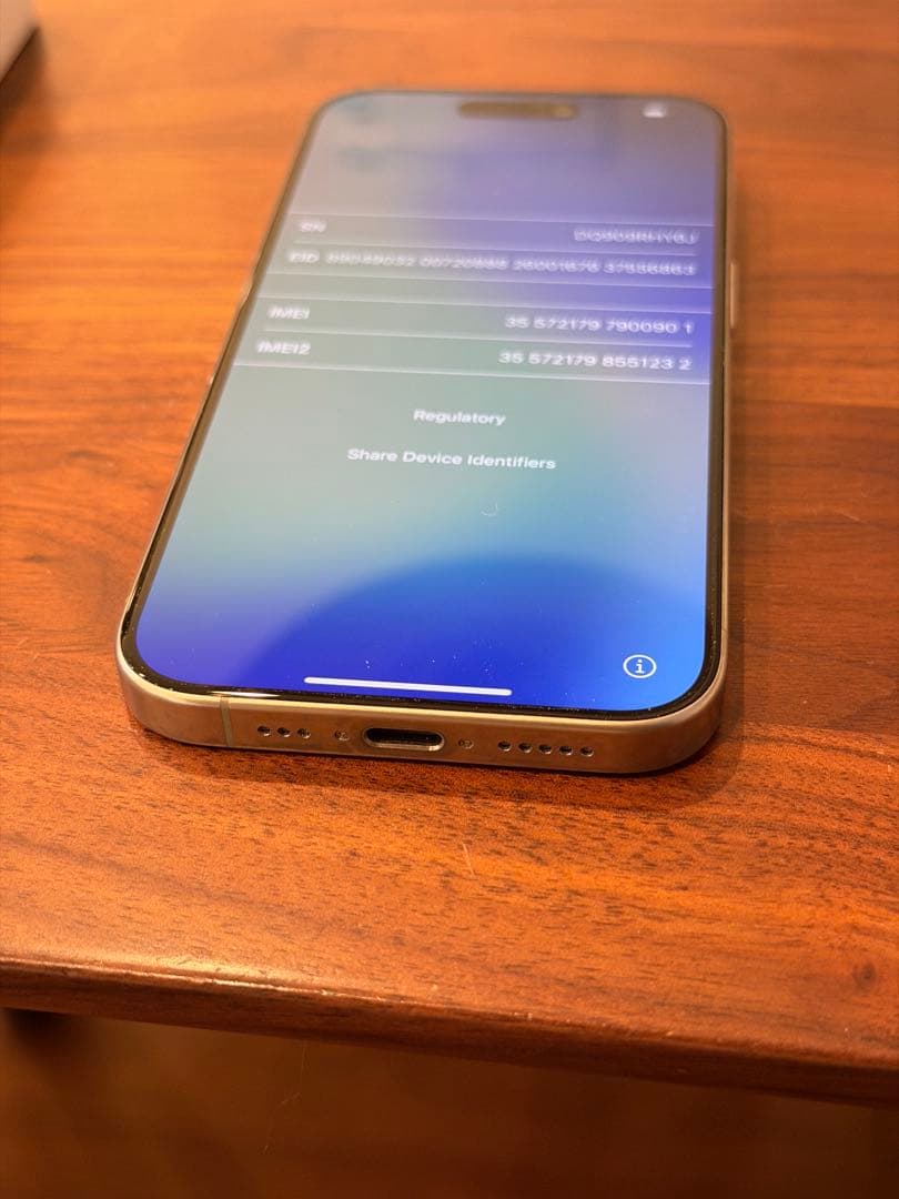 iPhone15 Pro 128GB ナチュラルチタニウム　ケース付き