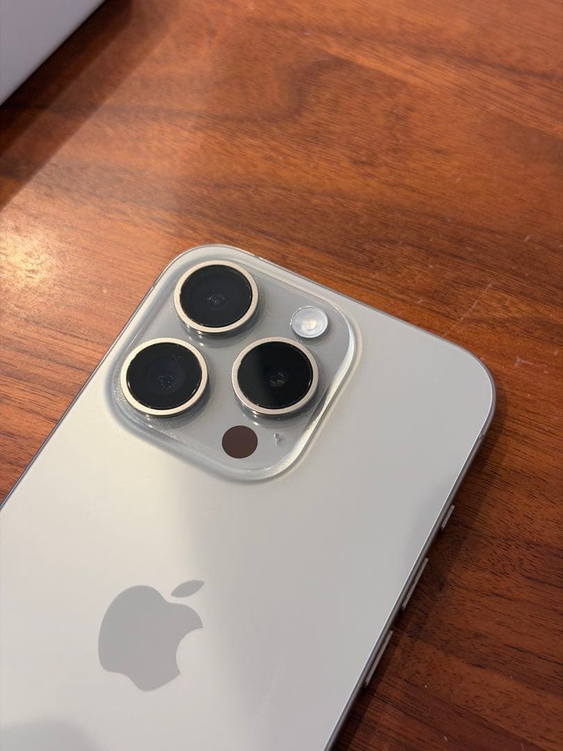 iPhone15 Pro 128GB ナチュラルチタニウム　ケース付き