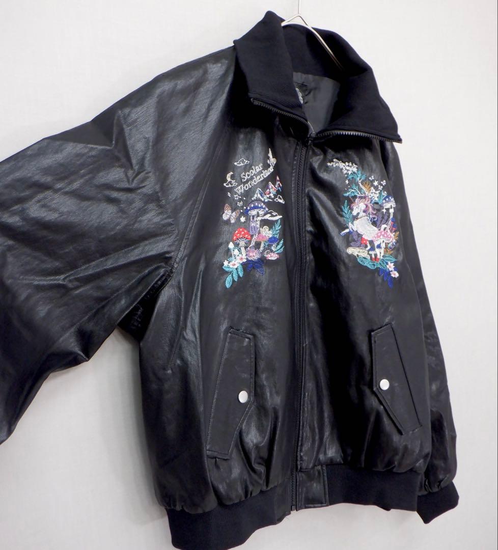 ＊新品タグ付 スカラー　153635：スカラーとキノコ刺繍 合皮ブルゾン