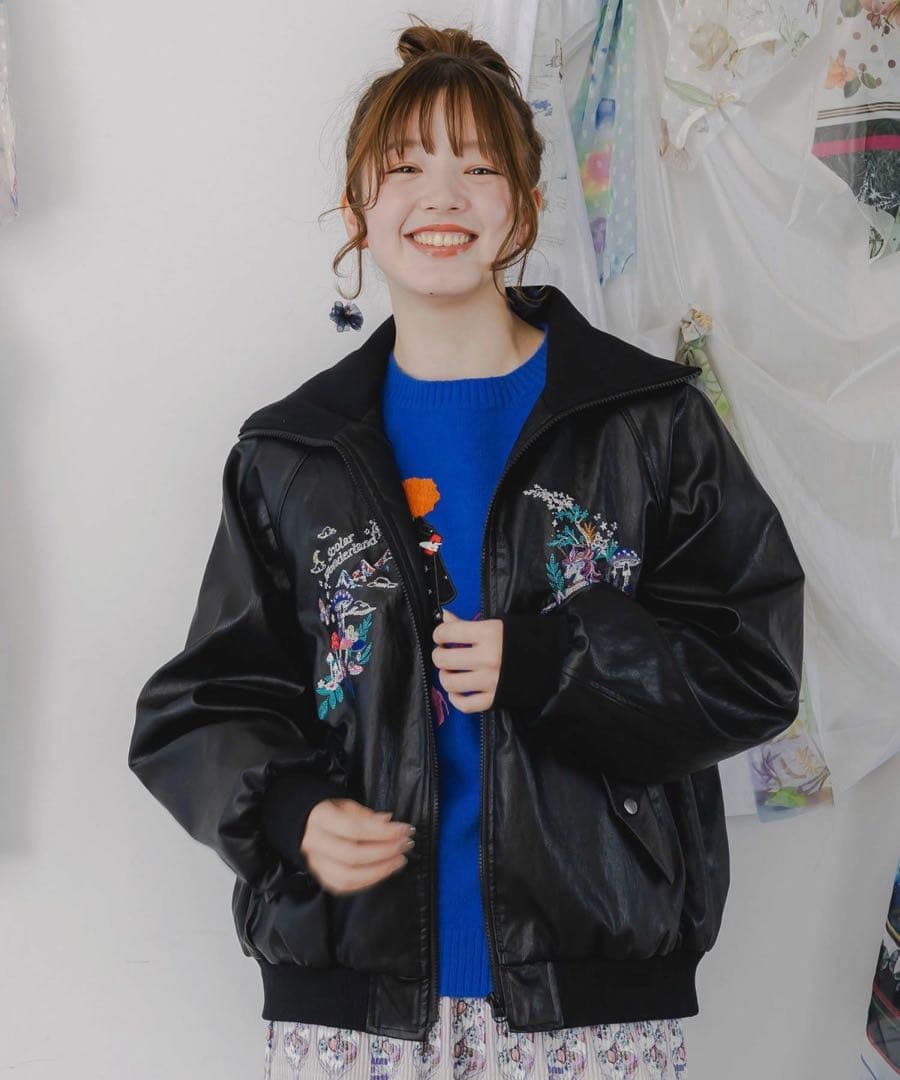 ＊新品タグ付 スカラー　153635：スカラーとキノコ刺繍 合皮ブルゾン