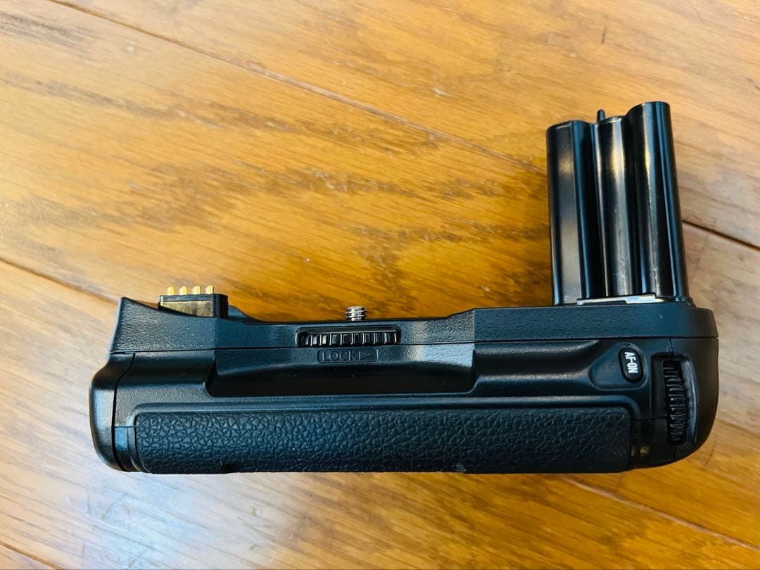 NIKON マルチパワーバッテリー パック、MB-15 (F100用グリップ)