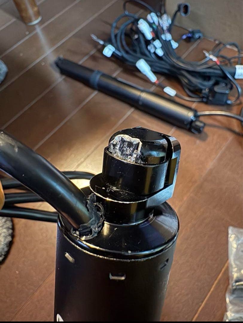 Tesla Model Y オートフランク　自動フロントボンネット開閉機構