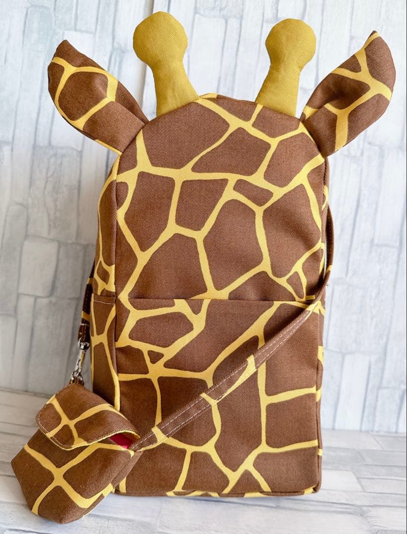 専用　ハンドメイド　キリン型　バッグ　刺繍　猫　イルカ　ミニリュック型ポーチ