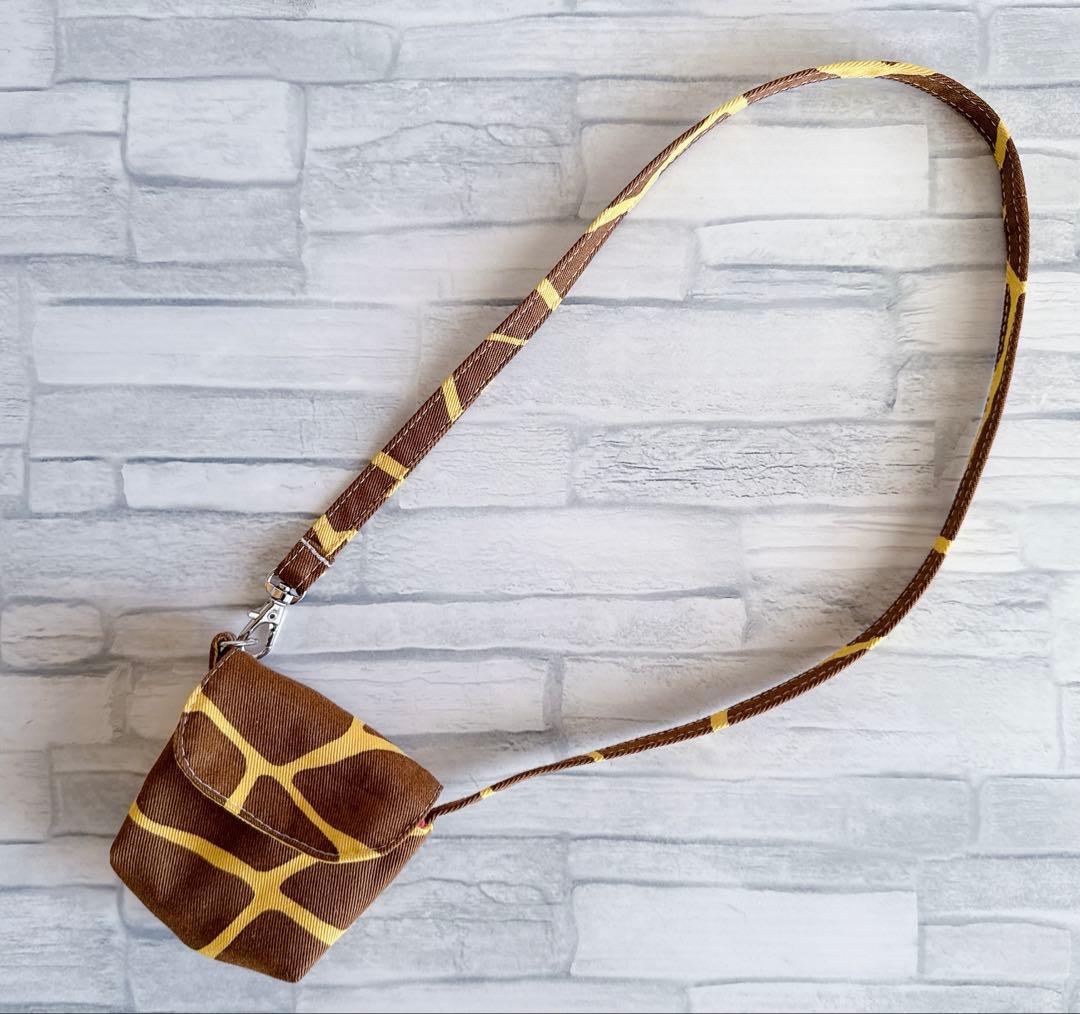 専用　ハンドメイド　キリン型　バッグ　刺繍　猫　イルカ　ミニリュック型ポーチ