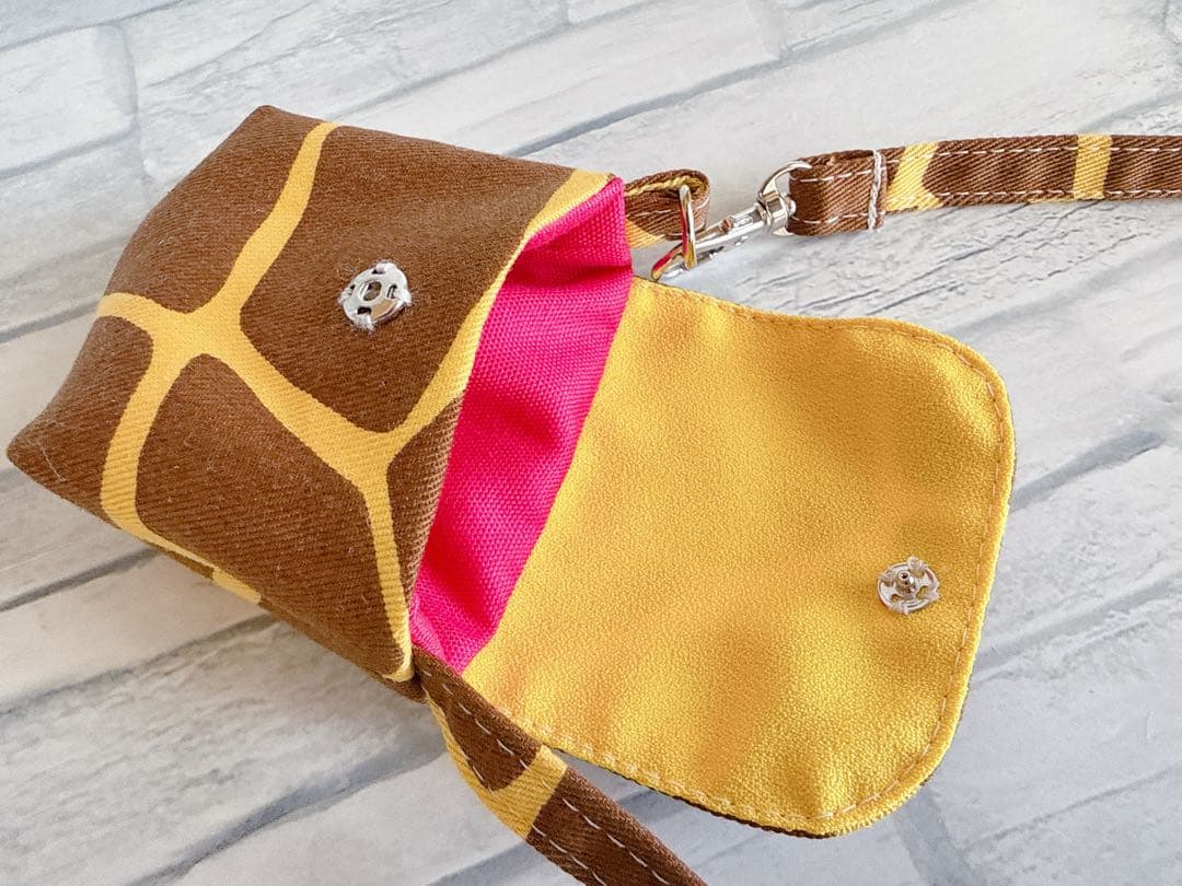 専用　ハンドメイド　キリン型　バッグ　刺繍　猫　イルカ　ミニリュック型ポーチ