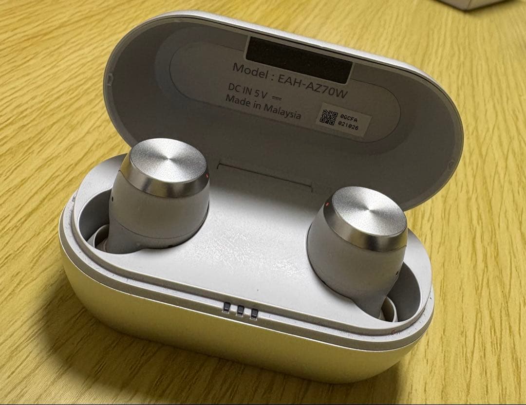 ワイヤレスイヤホン　Technics EAH-AZ70W