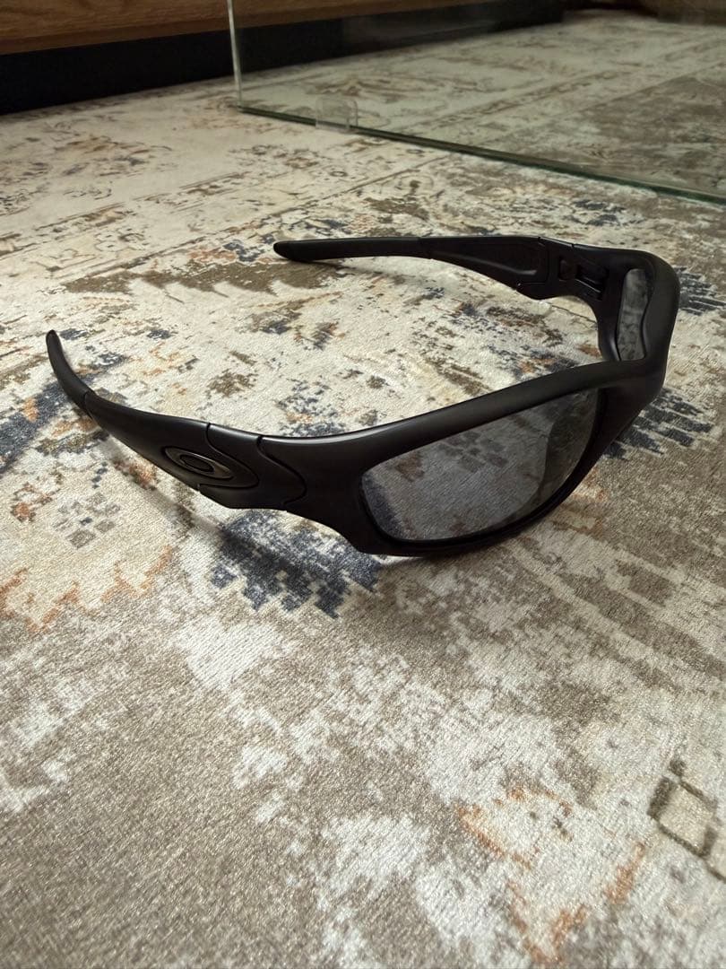 IO着用　Oakley straight jacket ブラック