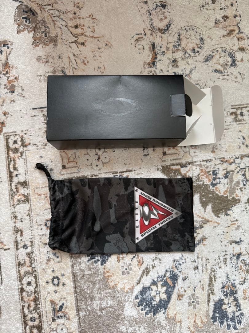 IO着用　Oakley straight jacket ブラック