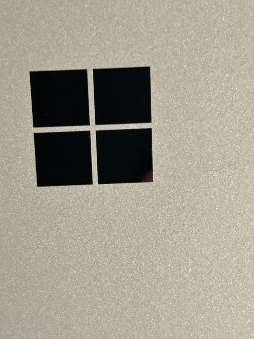 Microsoft Surface GO2 本体と充電器