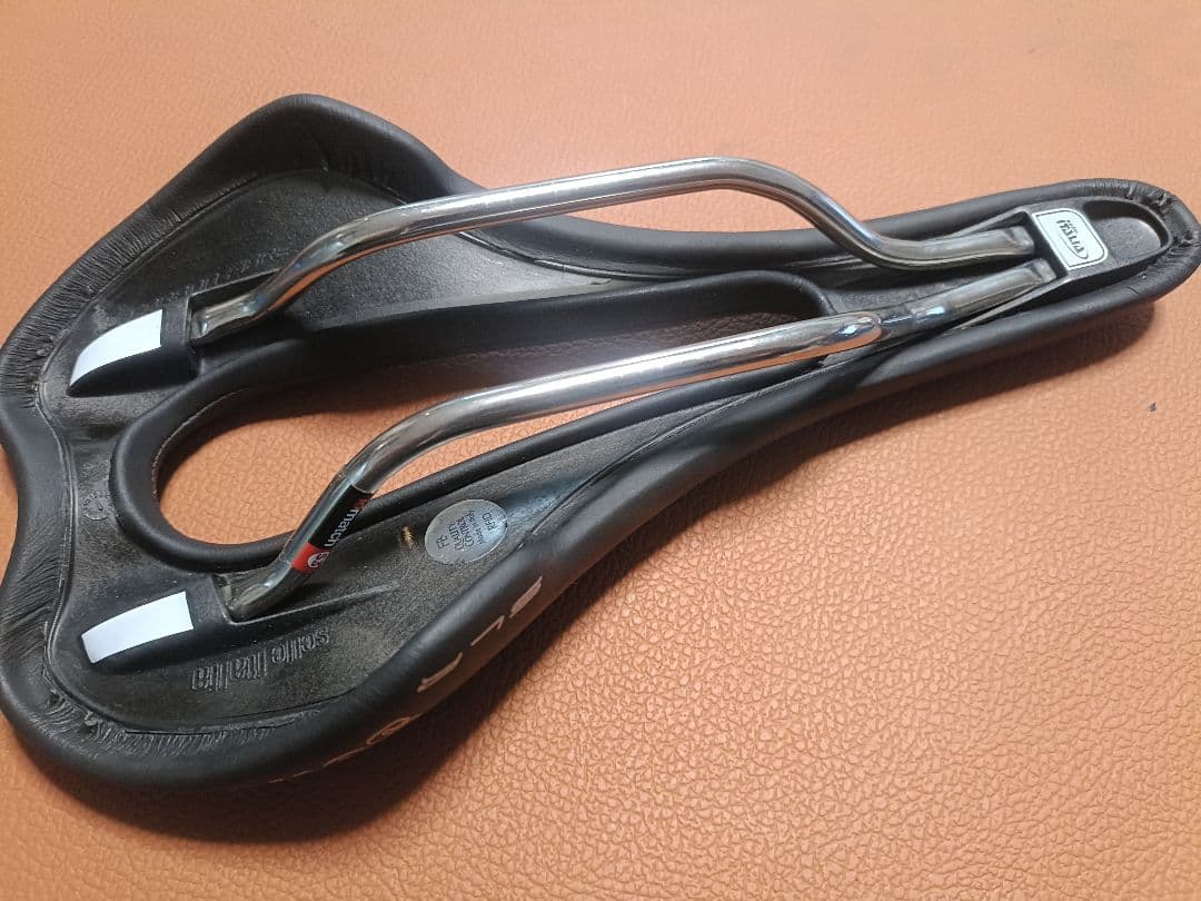 セライタリア サドル　 SLR Lady カーボン